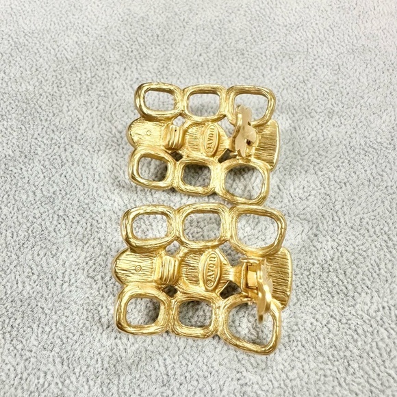 Vintage Avon Large Geometric Brush Gold Faux Pearl Statement Clip On Earrings - Picture 5 of 5